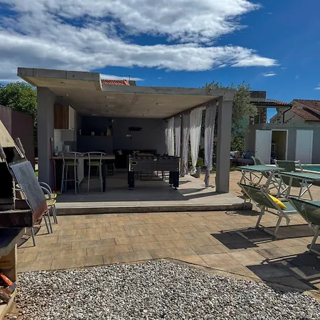 Apartment 4 *